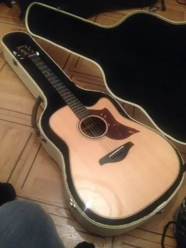 Guitare Yamaha pas chère à Fribourg