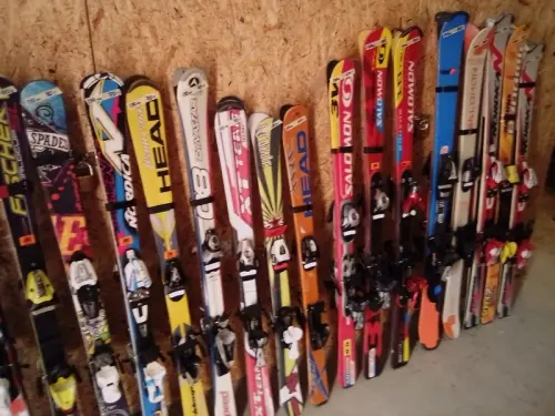 Vente skis occasion pas cher toute l'année à Leysin à Leysin
