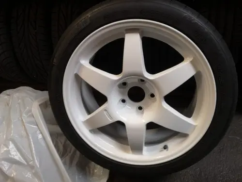 A vendre Jantes alu Mitsubishi Evo avec pneus trés bon à val de travers