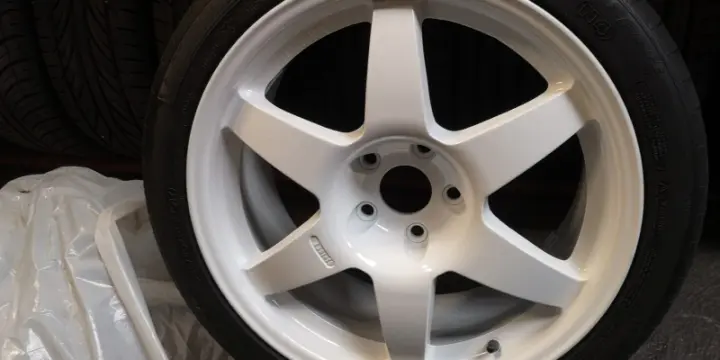 A vendre Jantes alu Mitsubishi Evo avec pneus trés bon