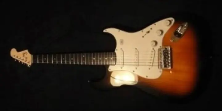 Guitare Fender Squier Stratocaster 