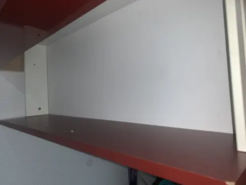 Armoire rouge avec 6 tiroir à Prilly