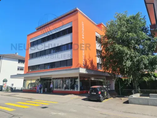 Magnifique immeuble à rendement mixte comme neuf et idéalement situé à Delémont