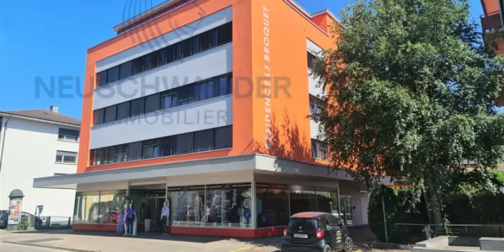 Magnifique immeuble à rendement mixte comme neuf et idéalement situé