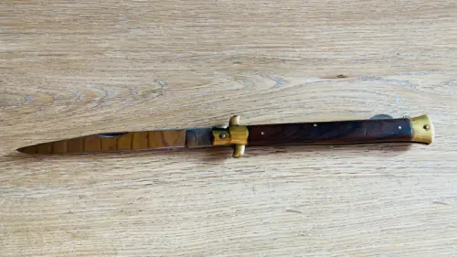 Stiletto italien manche en noyer