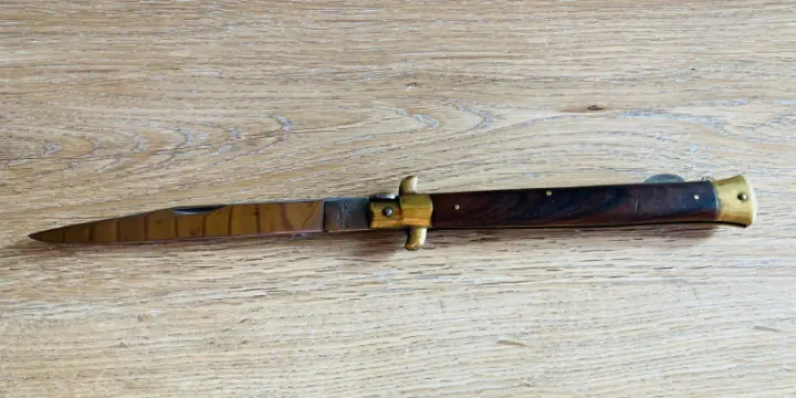 Stiletto italien manche en noyer