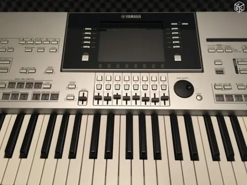 Yamaha tyros 4 + flight à Bastia