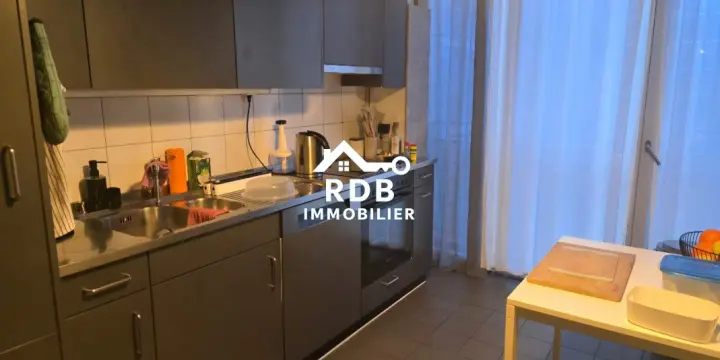 Appartement de 5 pièces au 2ème étage situé à Grand-Saconnex 1218
