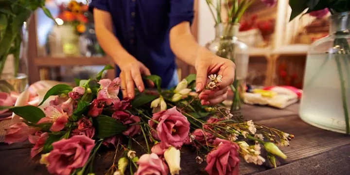 Le fleuriste (l'assistant du fleuriste)