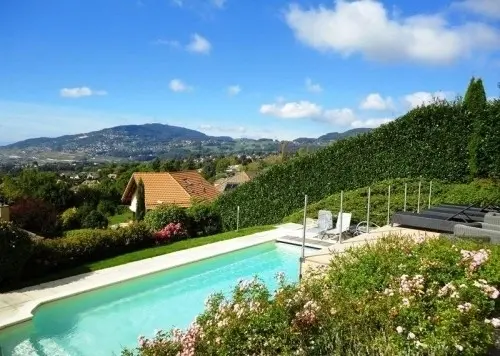 Propriété contemporaine avec vue imprenable sur le lac et la Rivieira à Blonay