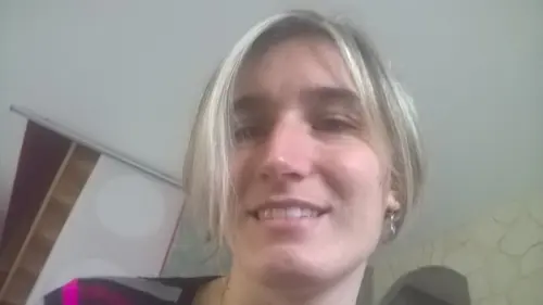 Laura, 34 ans, célibataire pour sortie à deux voir plus à Neuchâtel