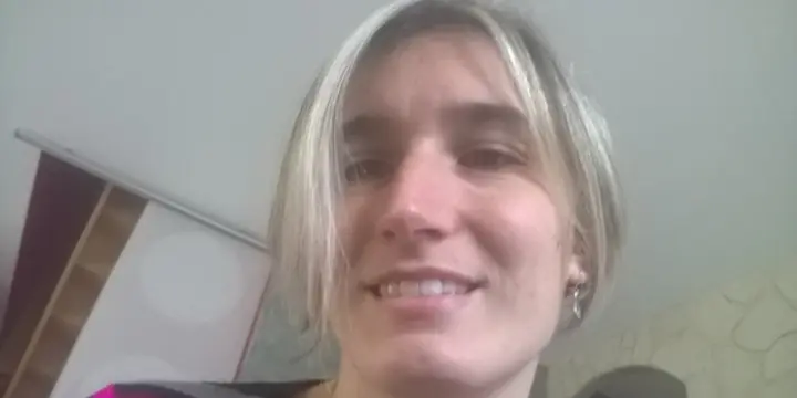 Laura, 34 ans, célibataire pour sortie à deux voir plus