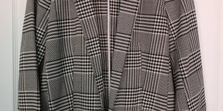 Blazer Oasis, taille S. Gris avec motif pied de poule.