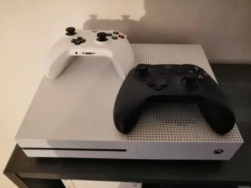 Console de jeux Xbox One S à Genève