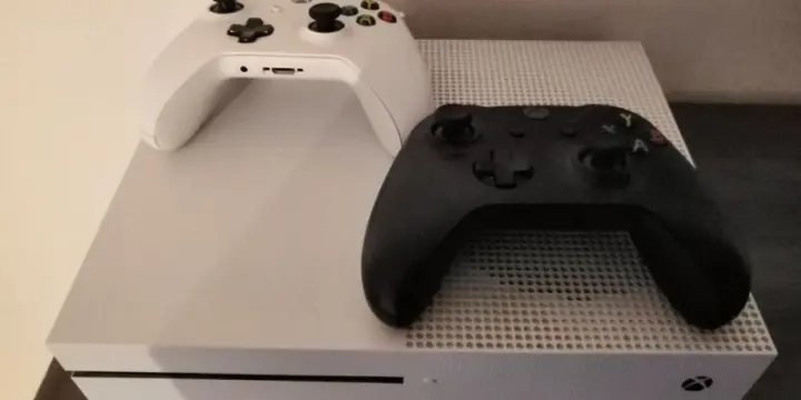 Console de jeux Xbox One S