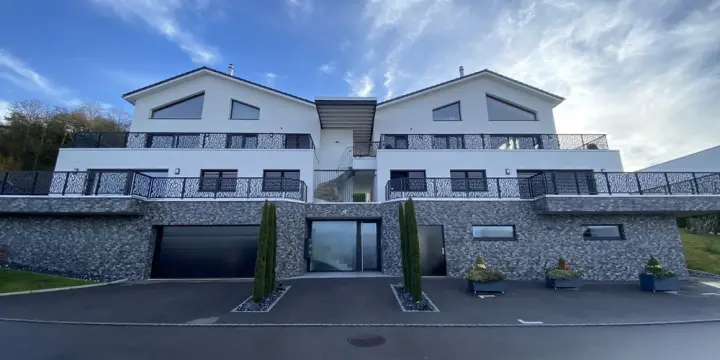 Appartement de 4,5 pièces de haut standing avec ascenseur.