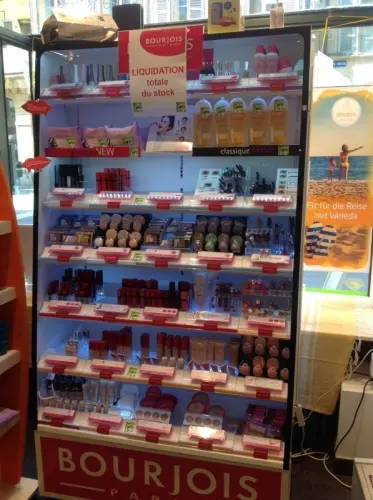 Meuble Bourjois Vide à Neuchâtel