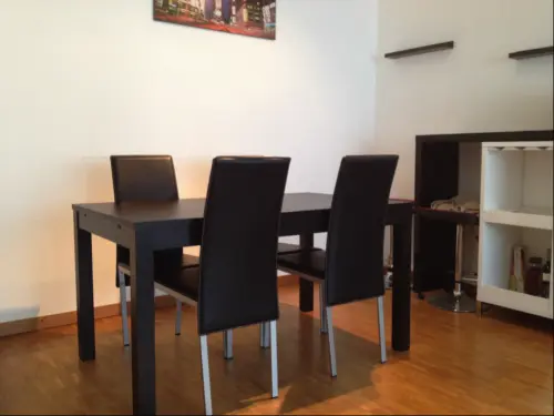 table à manger noire IKEA + 4 chaises à lausanne