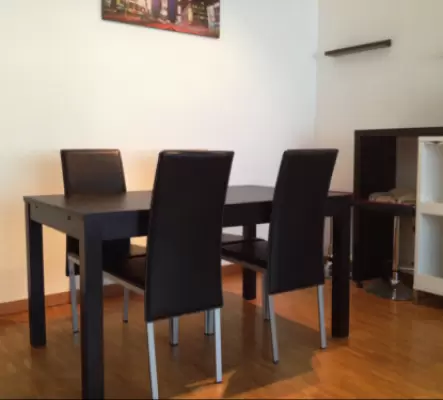 table à manger noire IKEA + 4 chaises