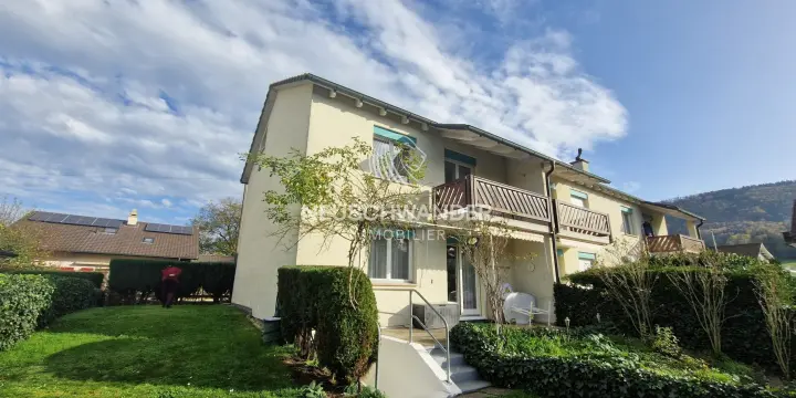 À vendre maison de 2 appartements dans le village de Vicques