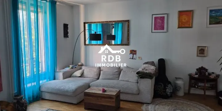 Appartement de 4 pièces au 3ème étage situé à Carouge 1227