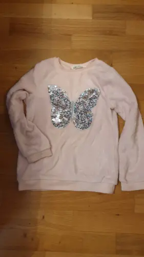 Pull rose a paillette papillon T140 10ans 8.- à Renens