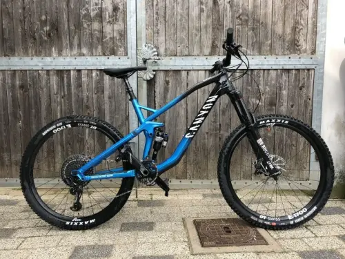 Canyon Strive CF 7.0 Enduro 27,5 Zoll Downhill Bike Gr L à Zürich