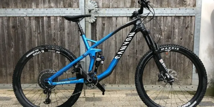 Canyon Strive CF 7.0 Enduro 27,5 Zoll Downhill Bike Gr L