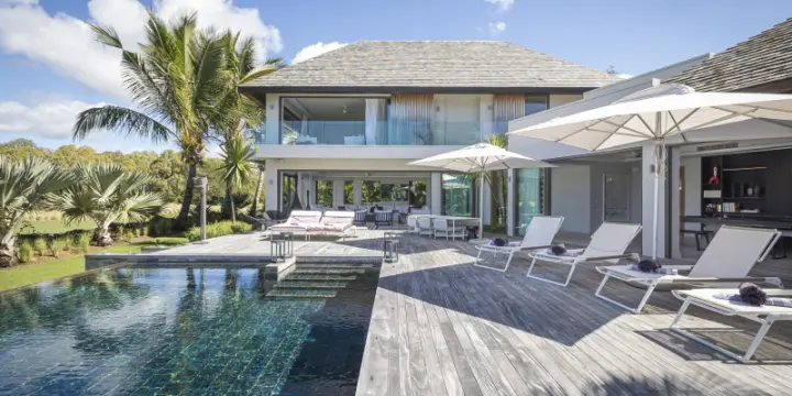 Villa contemporaine de 550 m2  5 chambres vue sur la Mer