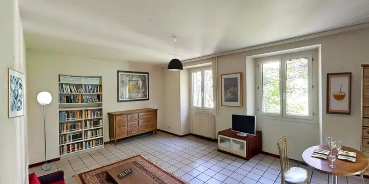 Studio de rendement attractif. à 5 minutes à pied du transport public