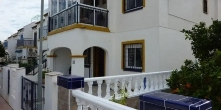 Rez de chaussée de 3 chambres avec terra
