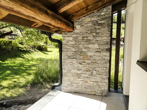 MAISON DE CHARME ÉCOLOGIQUE NEUVE AVEC JARDIN, PARKINGS BELLE VUE à Grimisuat