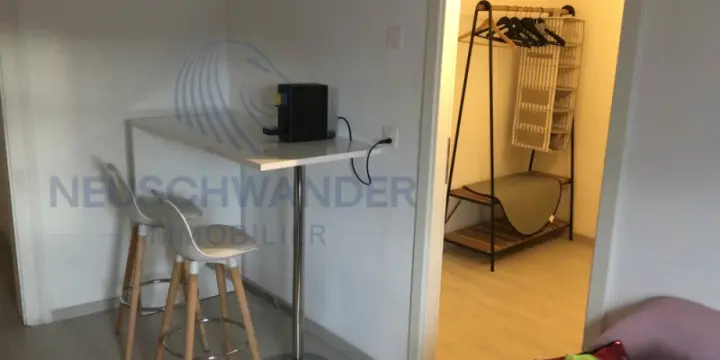 Appartement rénové et meublé de 2,5 pces en vieille ville de Delémont