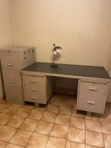 A vendre bureau métallique