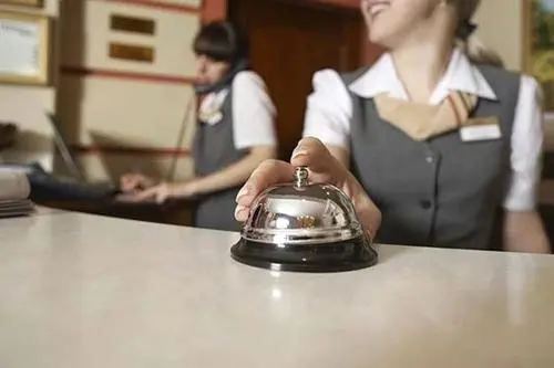 L’administrateur du petit hôtel à Genève