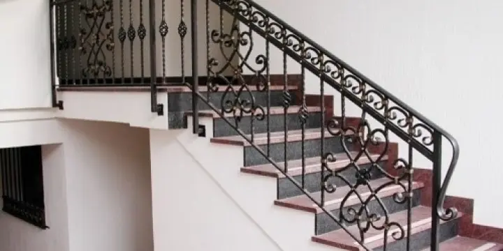 Barrière d'escaliers en fer forgé