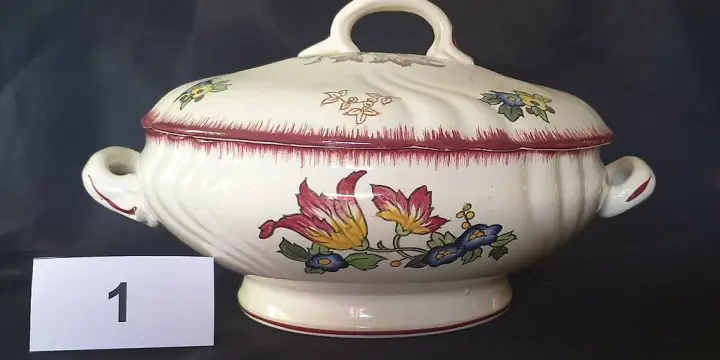 Exceptionnel, à vendre service vaisselle Longwy 98 pièces