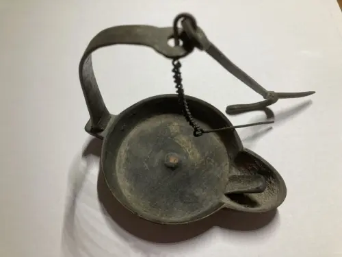 Ancienne lampe a huile à Aigle