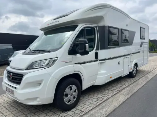 Camping-car d'occasion Adria Matrix 670 DL comme neuf à Genève