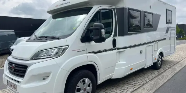 Camping-car d'occasion Adria Matrix 670 DL comme neuf