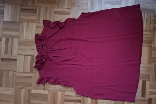 Blouse Shein bordeaux à Moutier