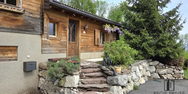 Maison individuelle avec grand jardin et garage