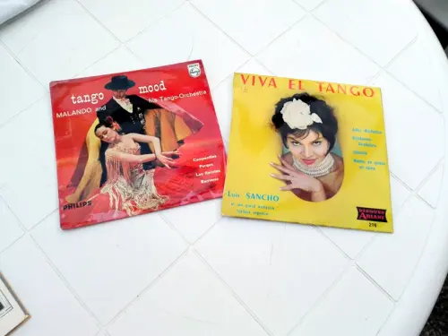 Disques vinyles 45 tours Tangos divers à Chigny