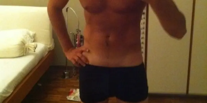 JH 22 ans s'offre à vous mesdames