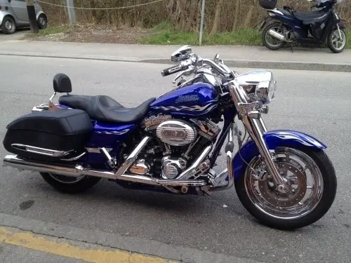 Harley Davidson Road King CVO à Grand-Labcy