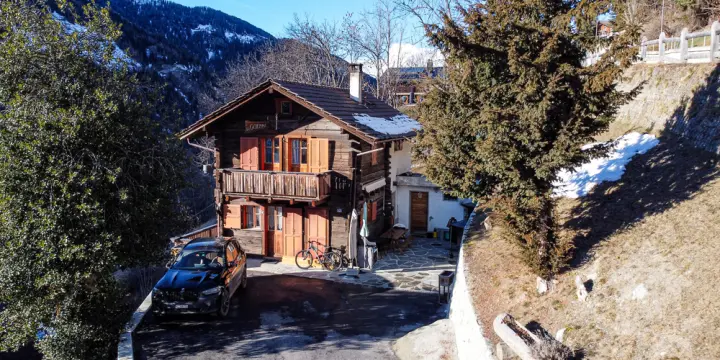 Séduisant chalet avec vue imprenable sur le village et les montagnes