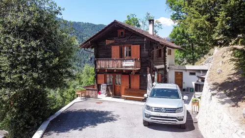 Séduisant chalet avec vue imprenable sur le village et les montagnes à Vissoie