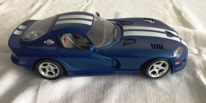 Belle voiture VIPER GTS 1/18ème