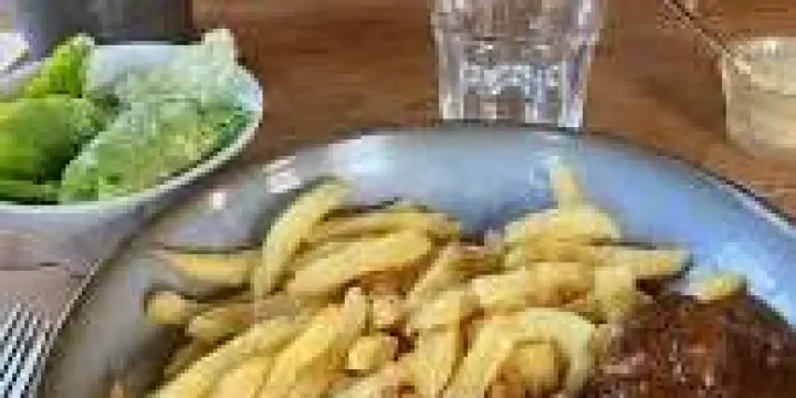 Un bon petit plat, un bon verre de vin...