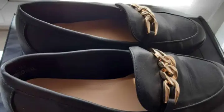 Mocassins H&M noir avec chaîne, pointure 39